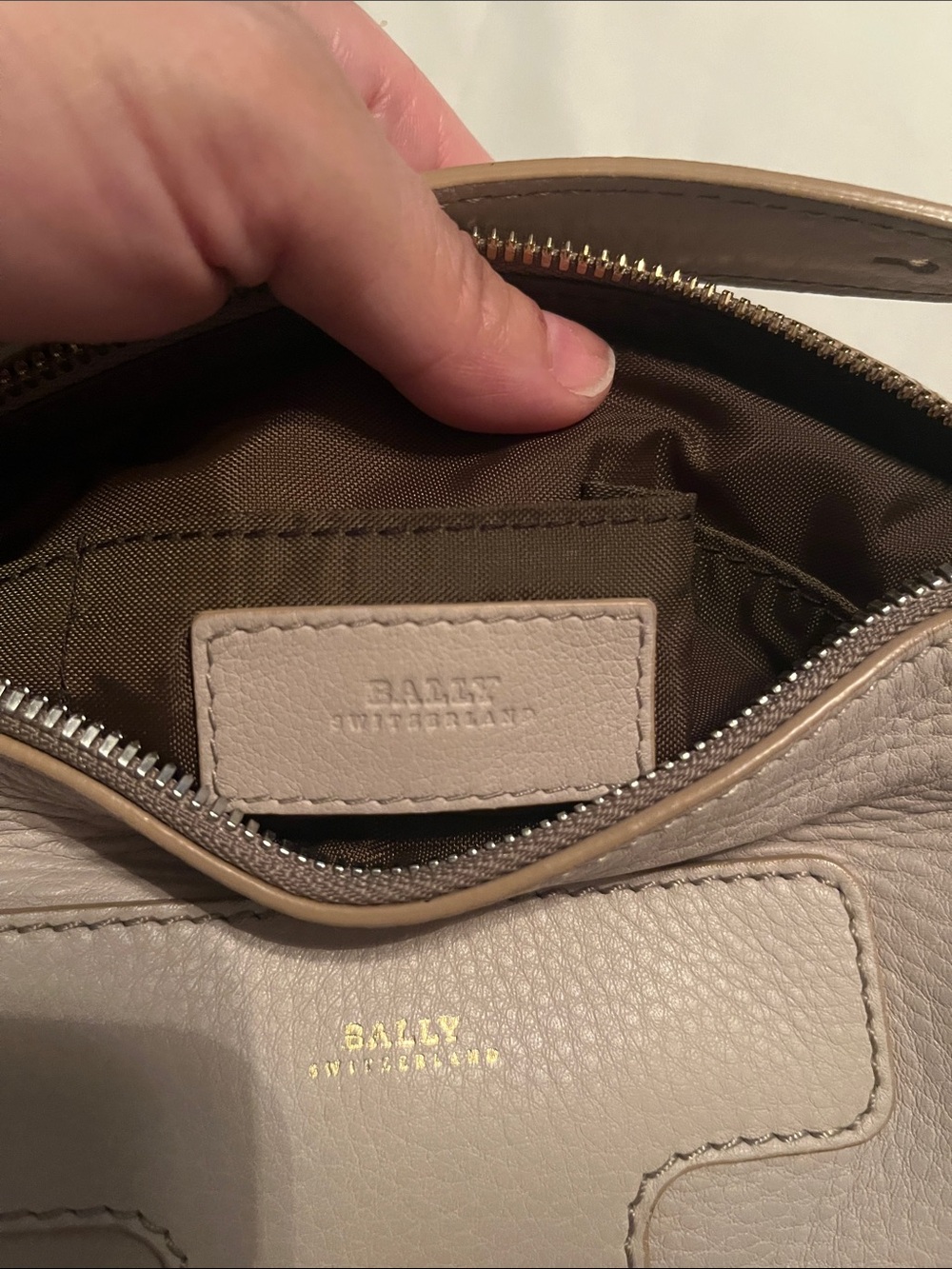 Ballys women’s Pebbled Leather Wristlet Clutch in Light Taupe - Picture 7 of 10